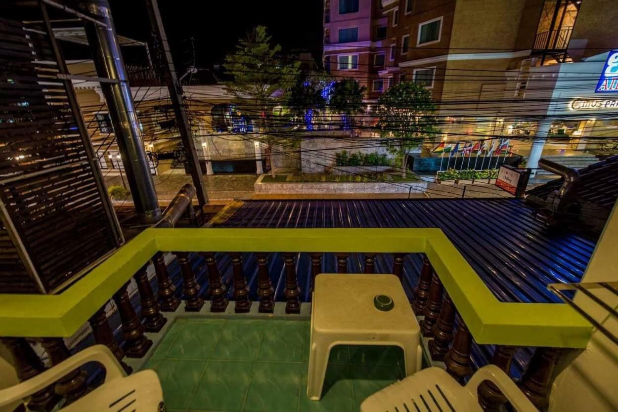Nong Guest House Pattaya Extérieur photo